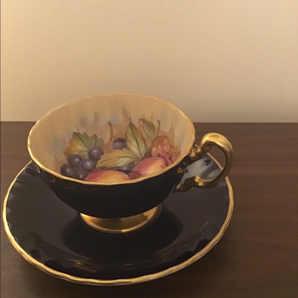 Aynsley Bone China tea cup - Picture 2 of 6